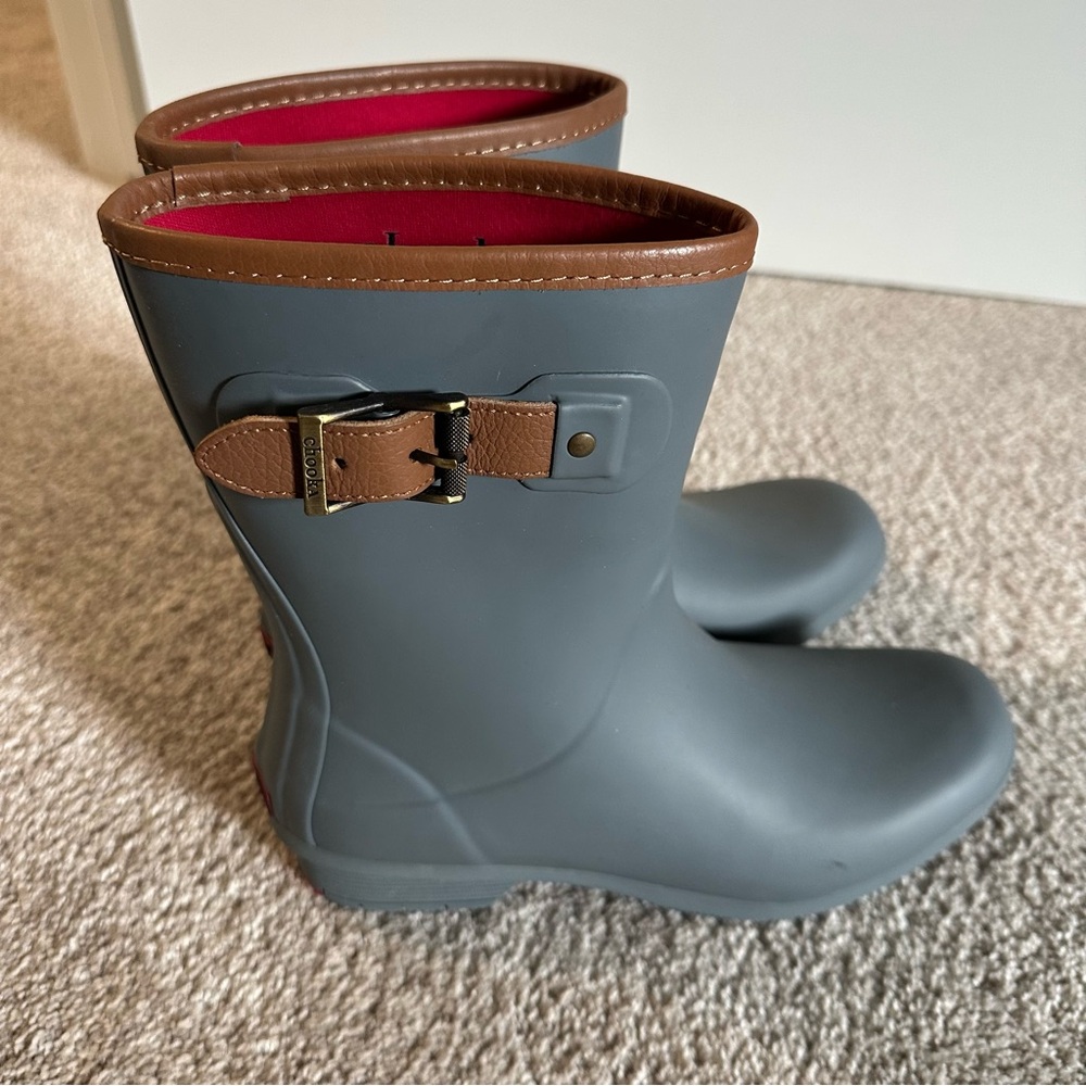 Chooka Gray Rain Boots with Tan Trim